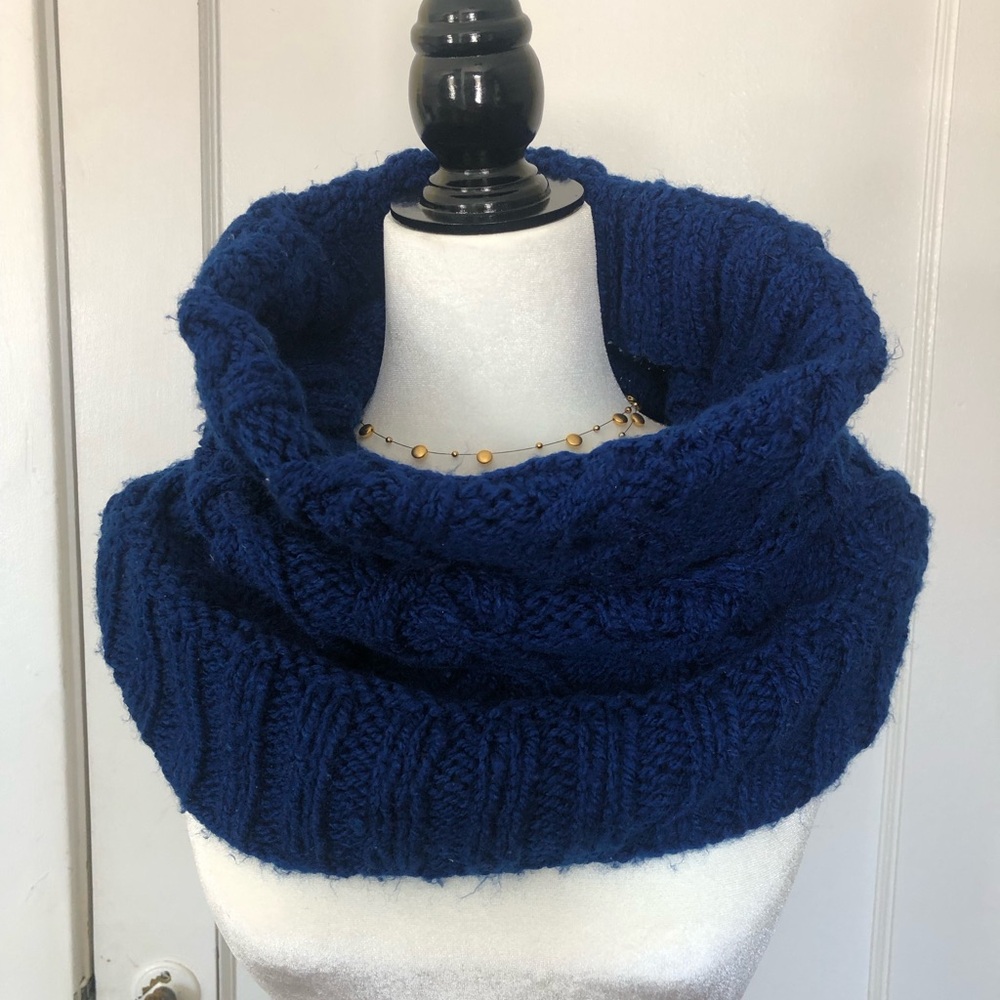Cozy Blue HandKnit Cowl